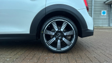 MINI Hatchback 1.5 Cooper Exclusive 5dr Auto Petrol Hatchback